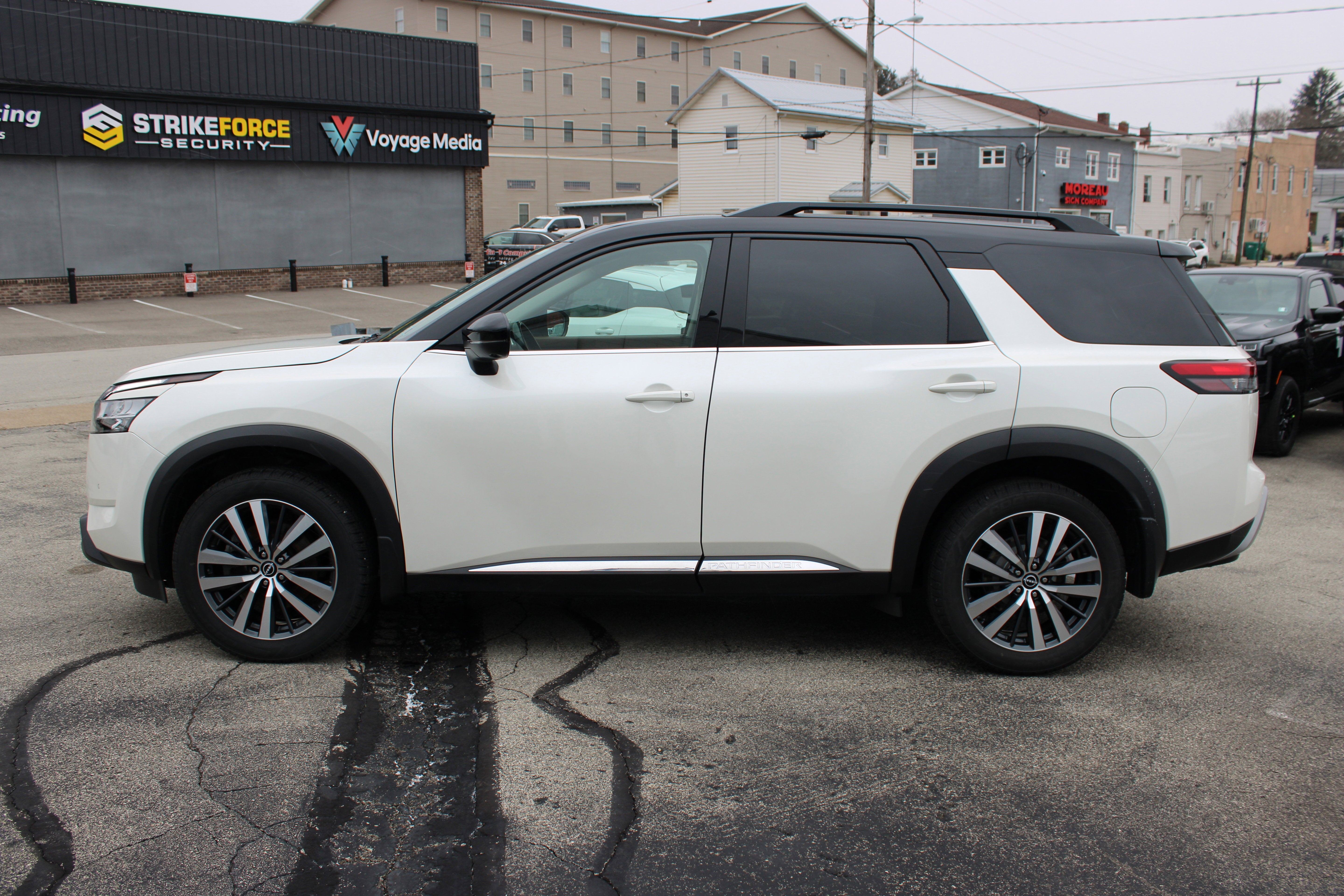 2022 Nissan Pathfinder Platinum