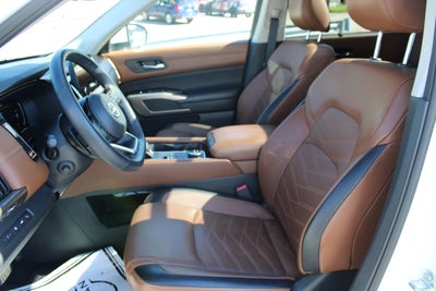 2024 Nissan Pathfinder Platinum