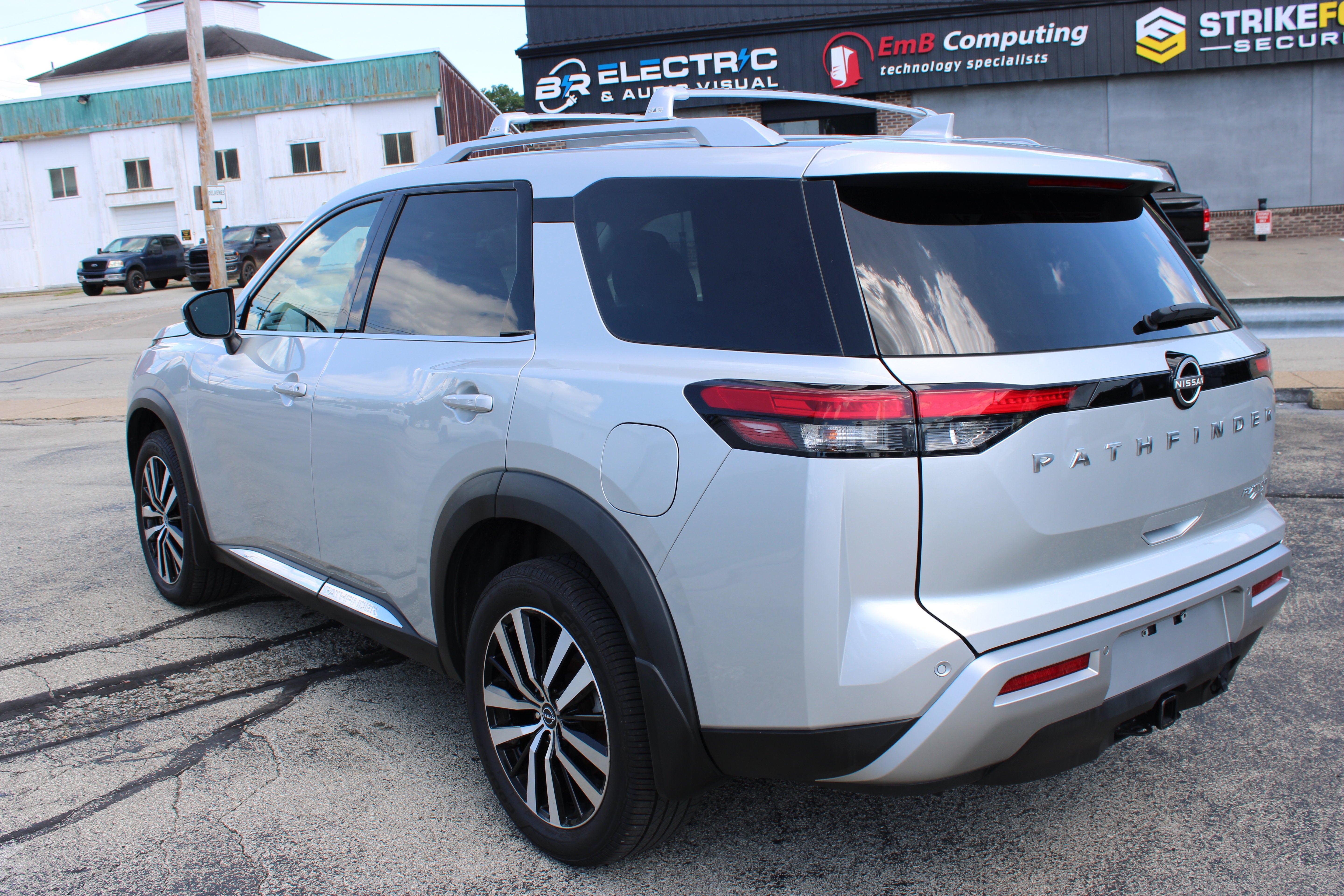 2023 Nissan Pathfinder Platinum