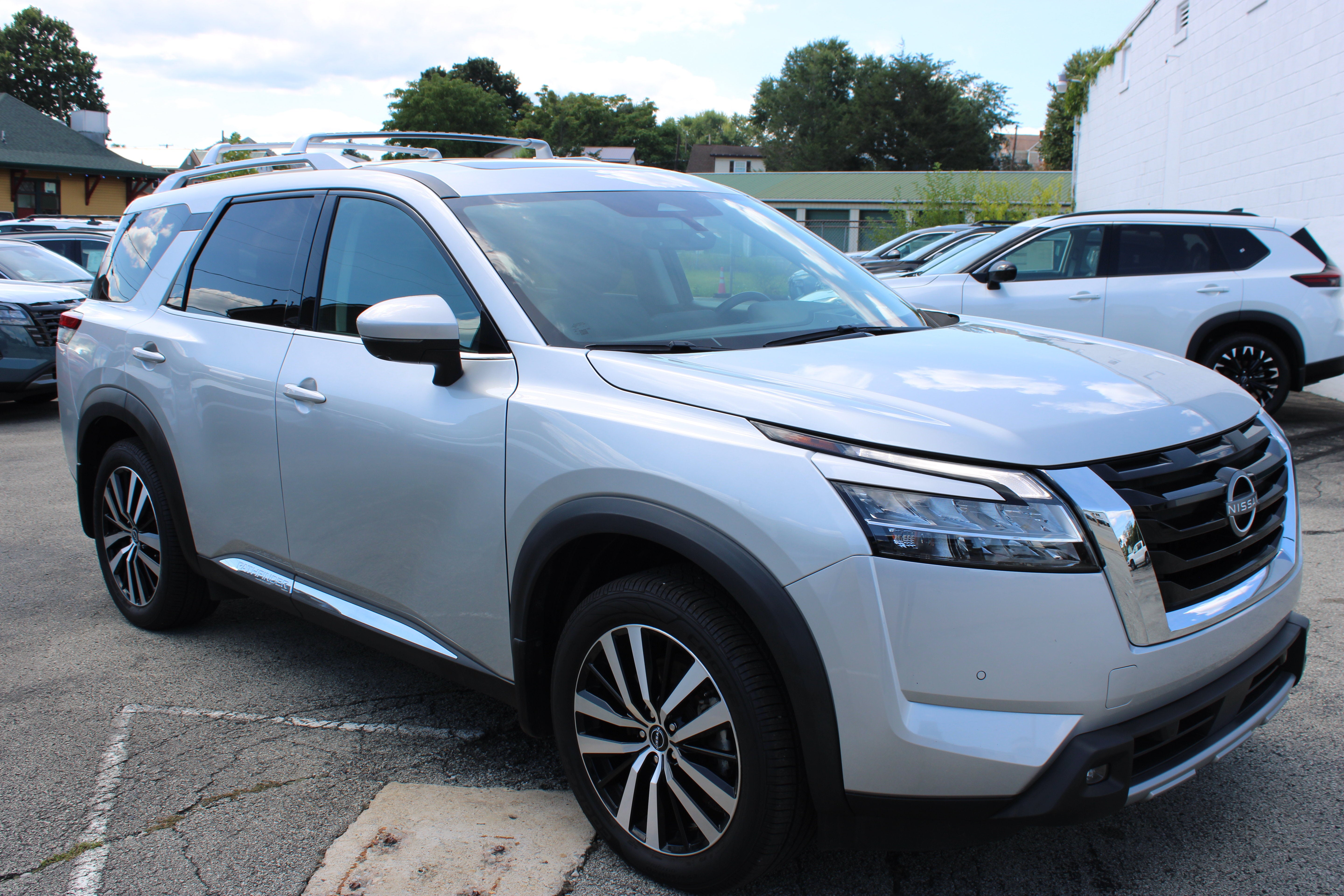 2023 Nissan Pathfinder Platinum