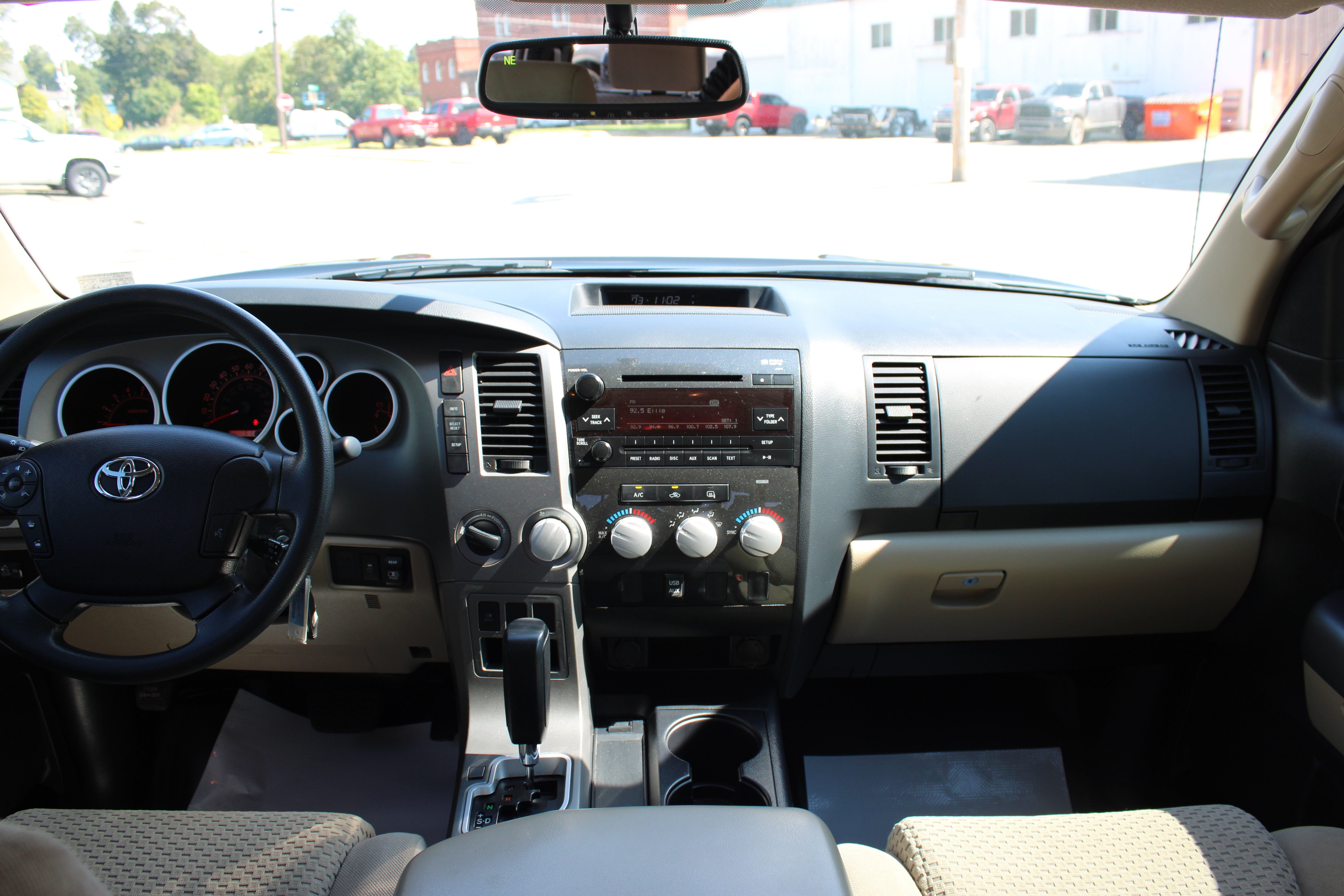 2013 Toyota Tundra 4WD Truck Double Cab 5.7L V8 6-Spd AT (Natl)