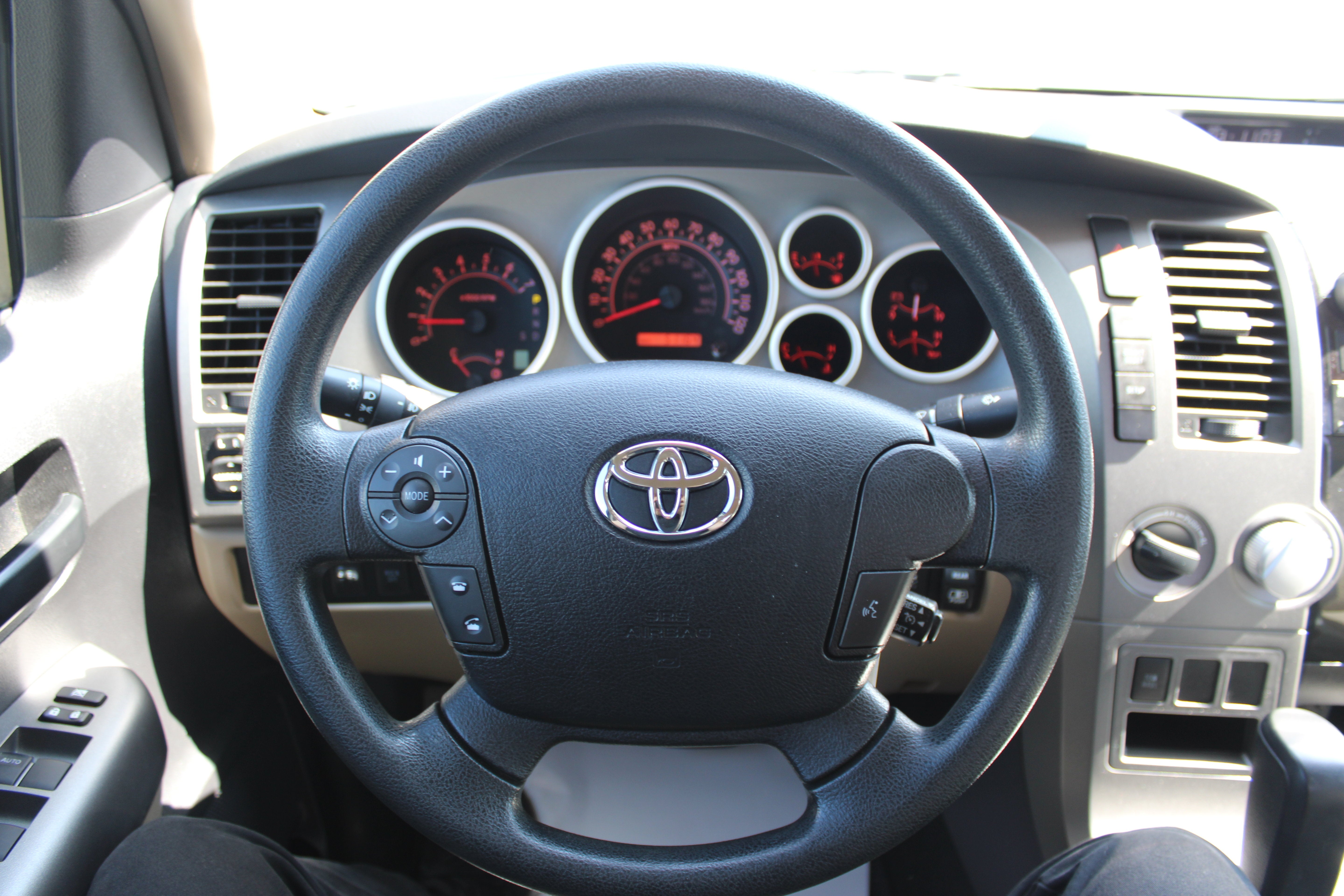 2013 Toyota Tundra 4WD Truck Double Cab 5.7L V8 6-Spd AT (Natl)