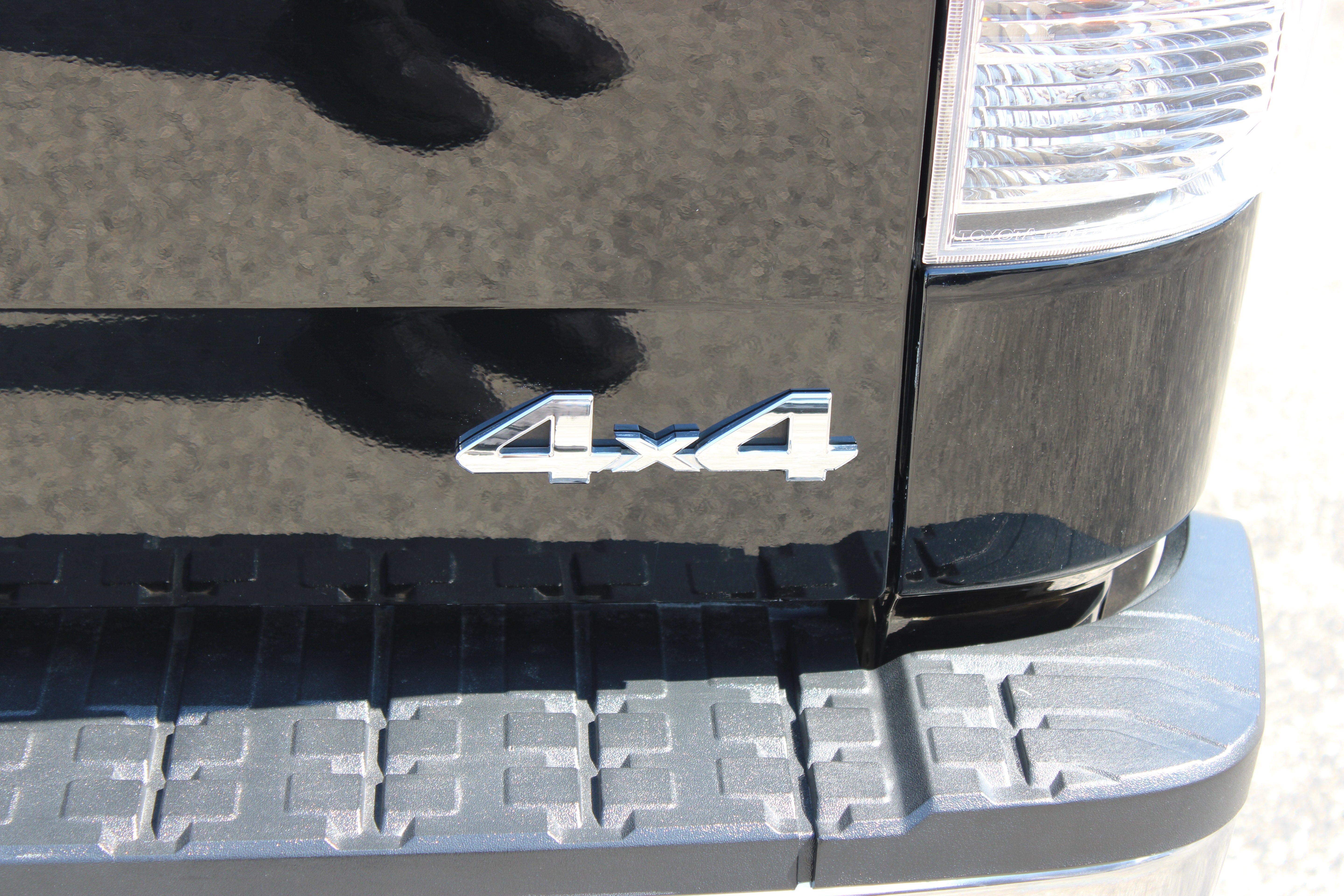 2013 Toyota Tundra 4WD Truck Double Cab 5.7L V8 6-Spd AT (Natl)