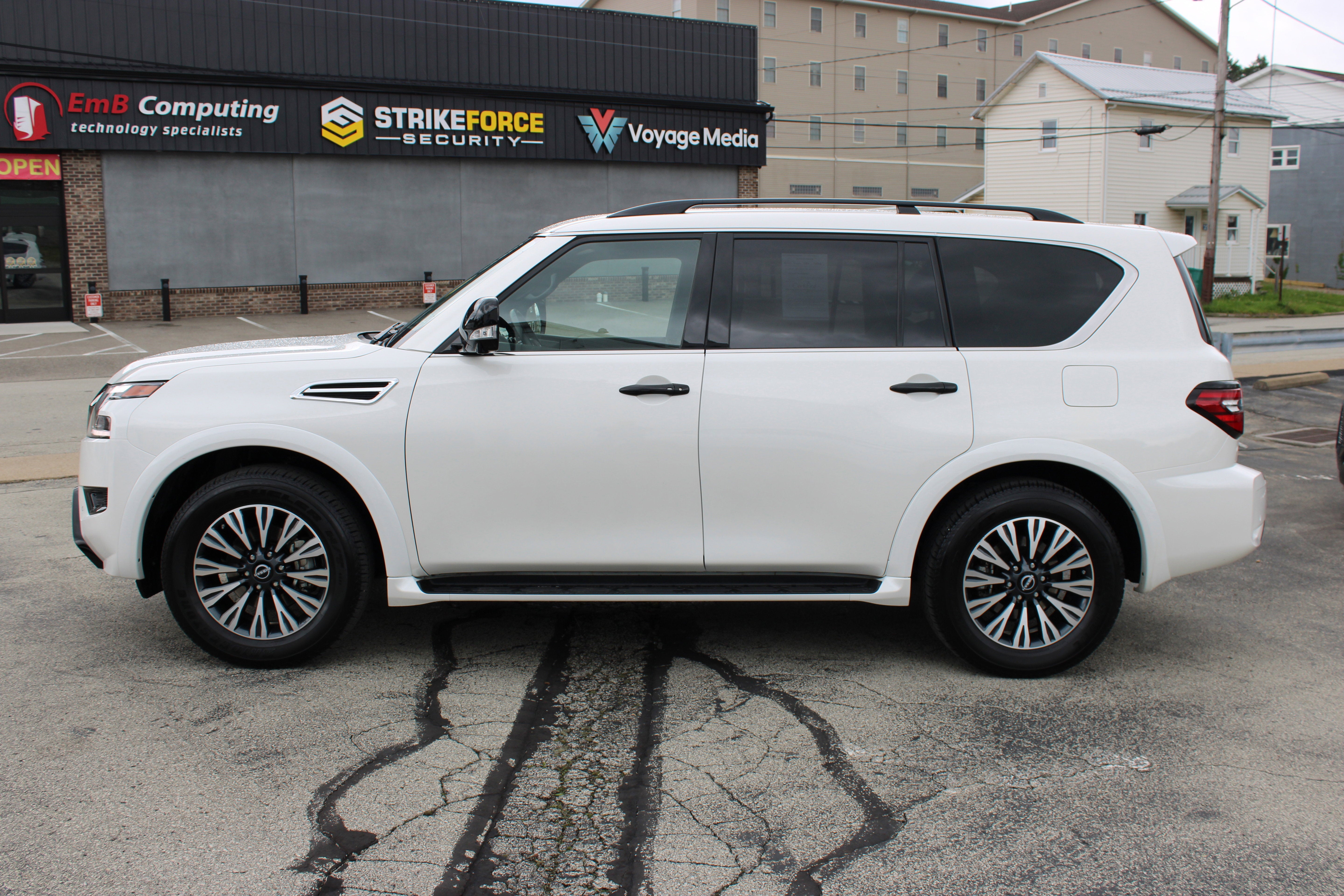 2023 Nissan Armada SL
