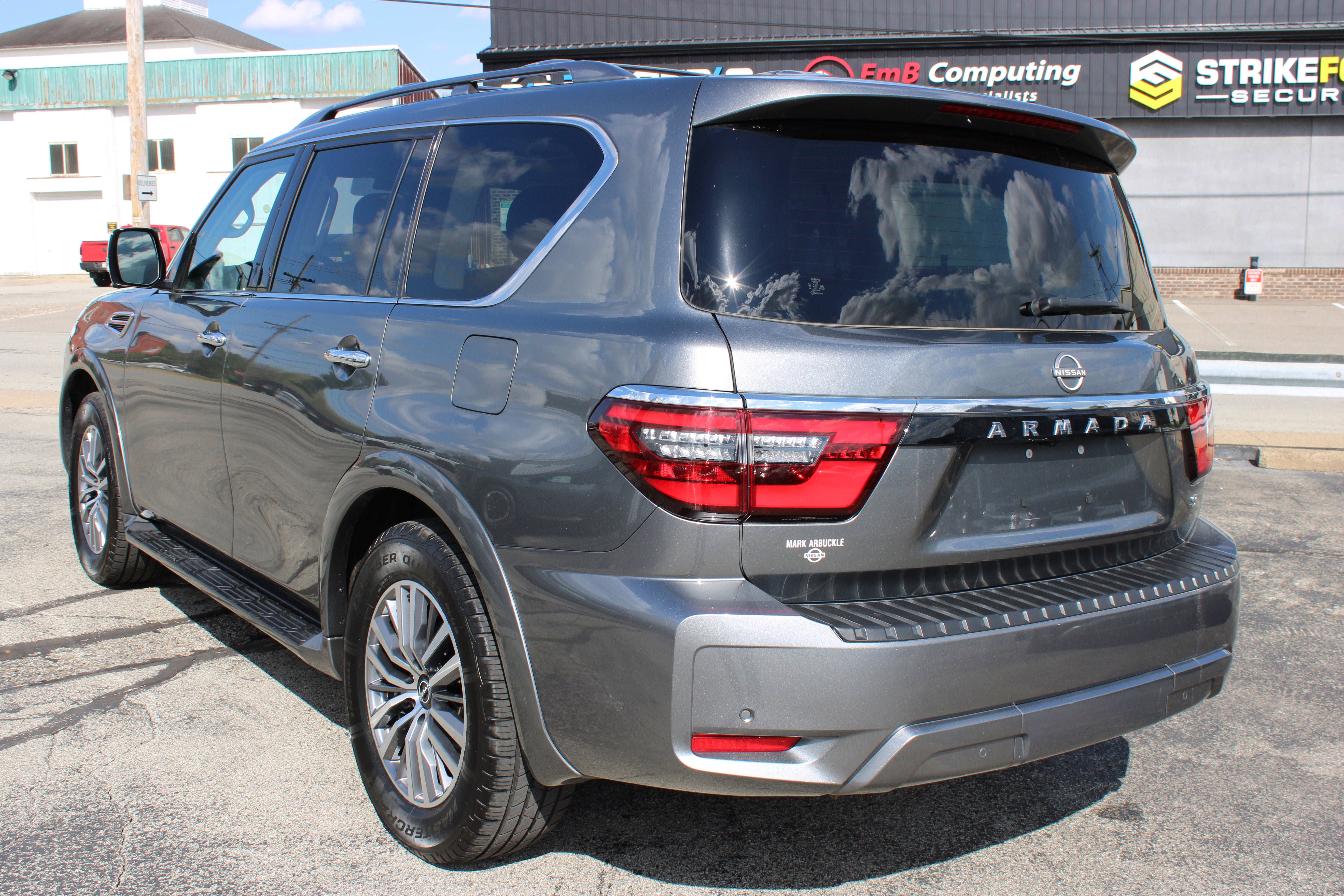 2023 Nissan Armada SL