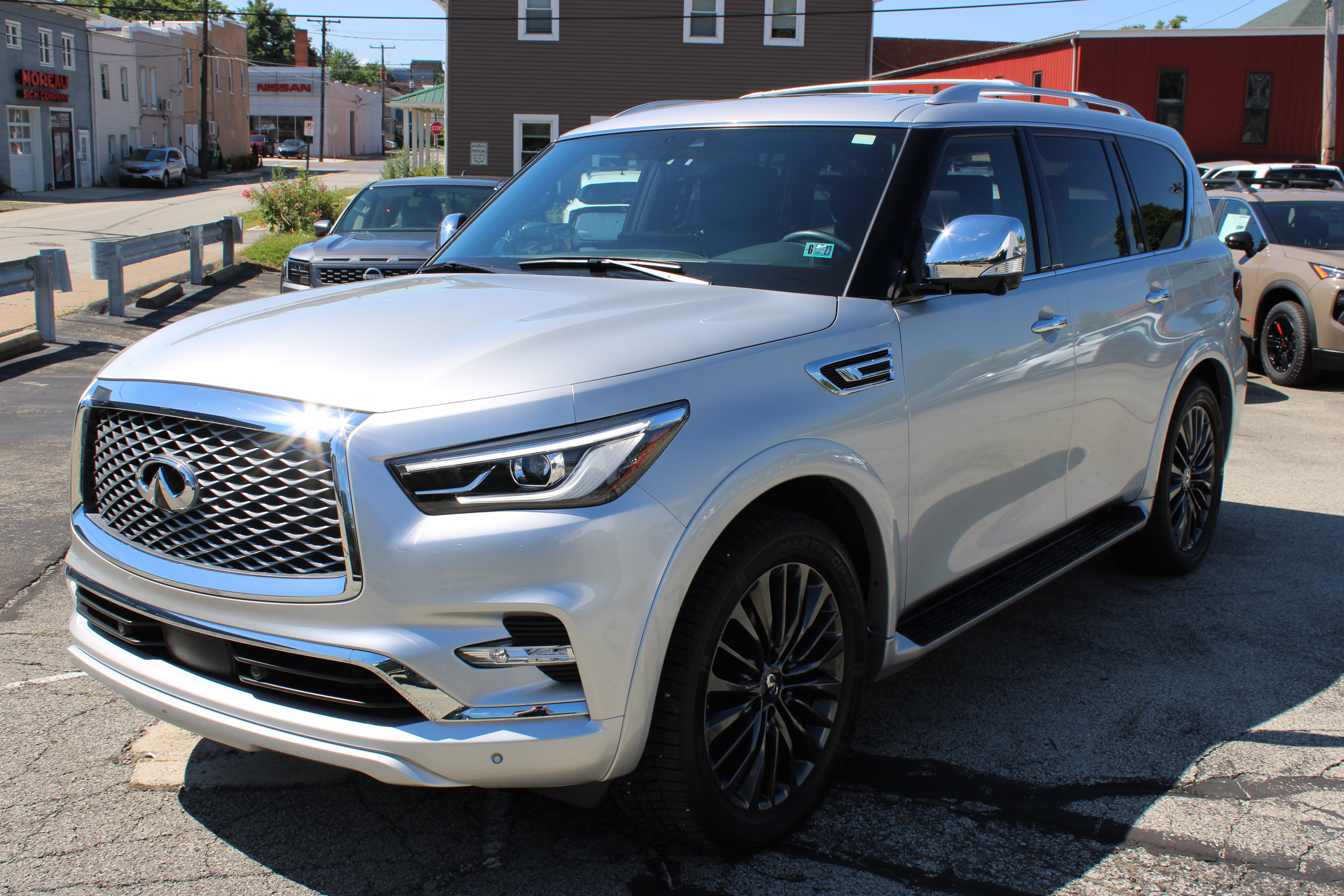 2023 INFINITI QX80 SENSORY