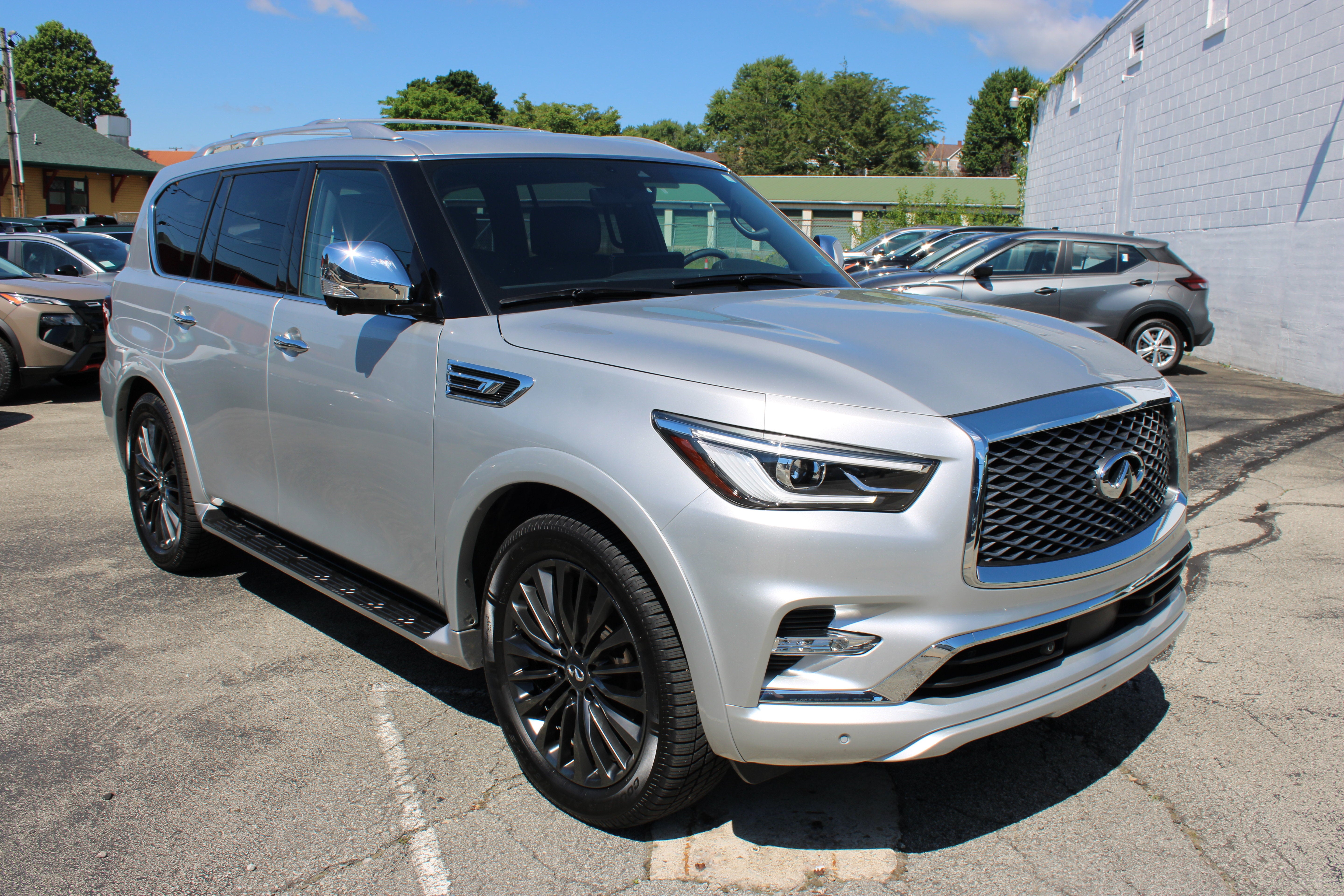 2023 INFINITI QX80 SENSORY