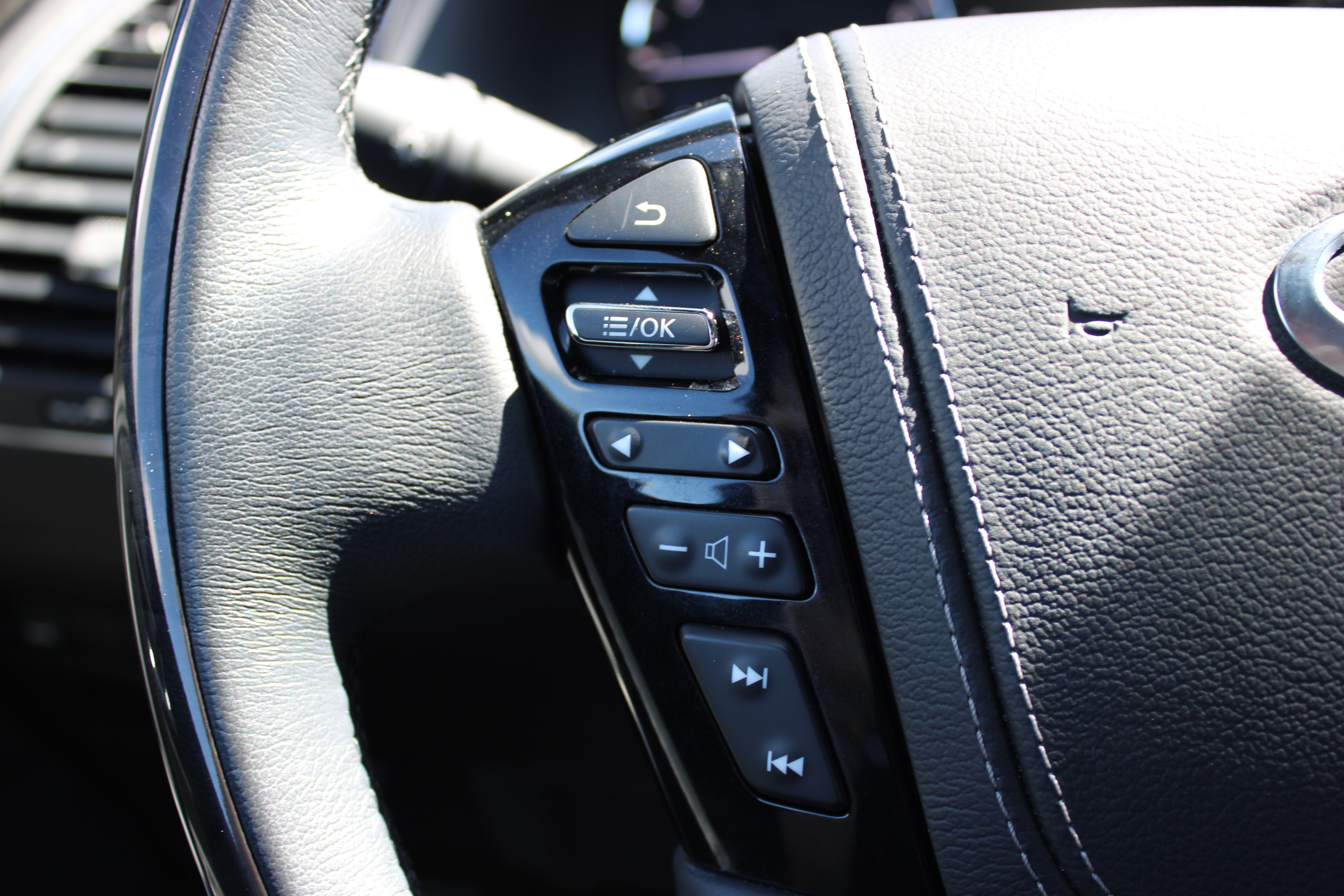 2023 INFINITI QX80 SENSORY